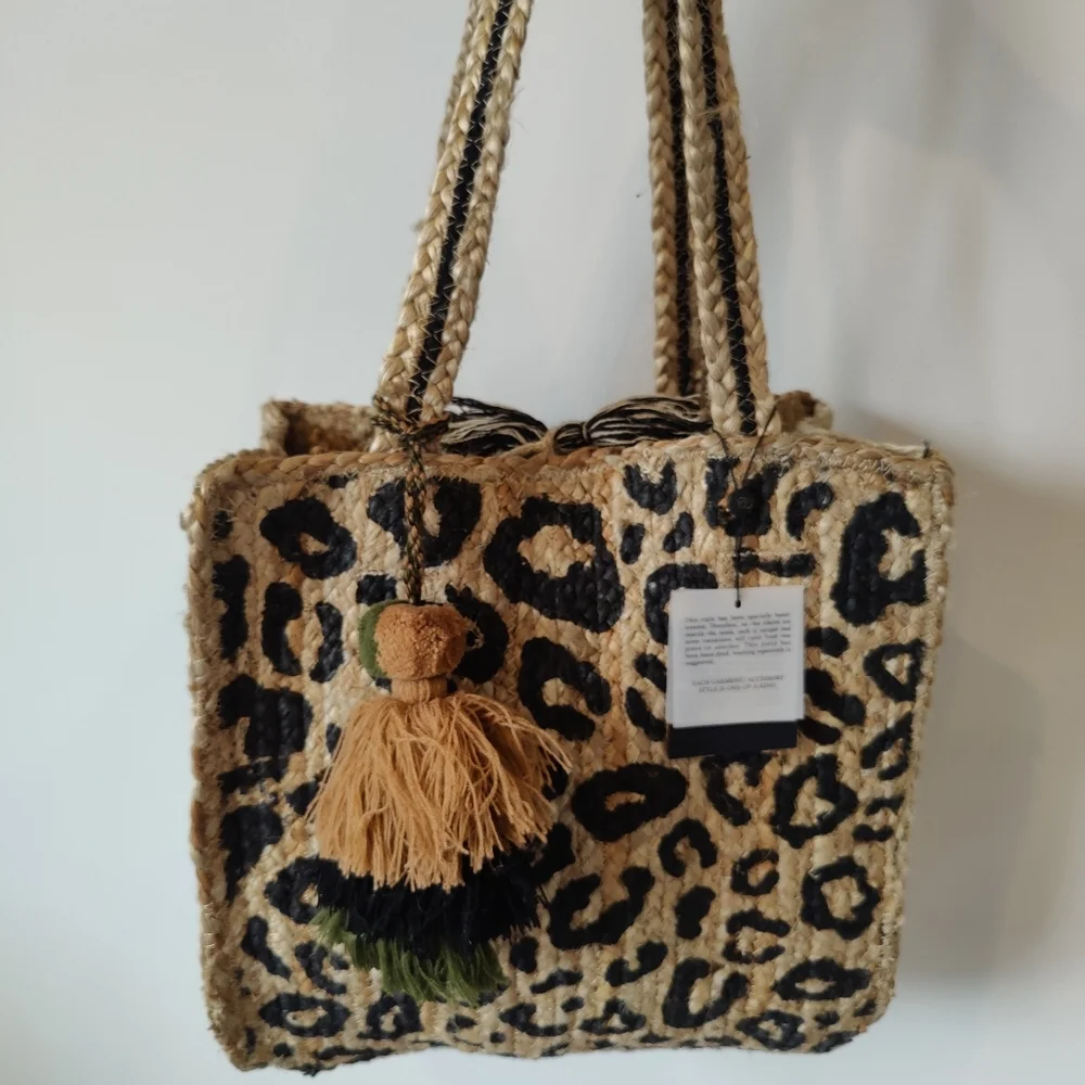 America & Beyond Handwoven Jute With Tassel - Picture 3 of 9